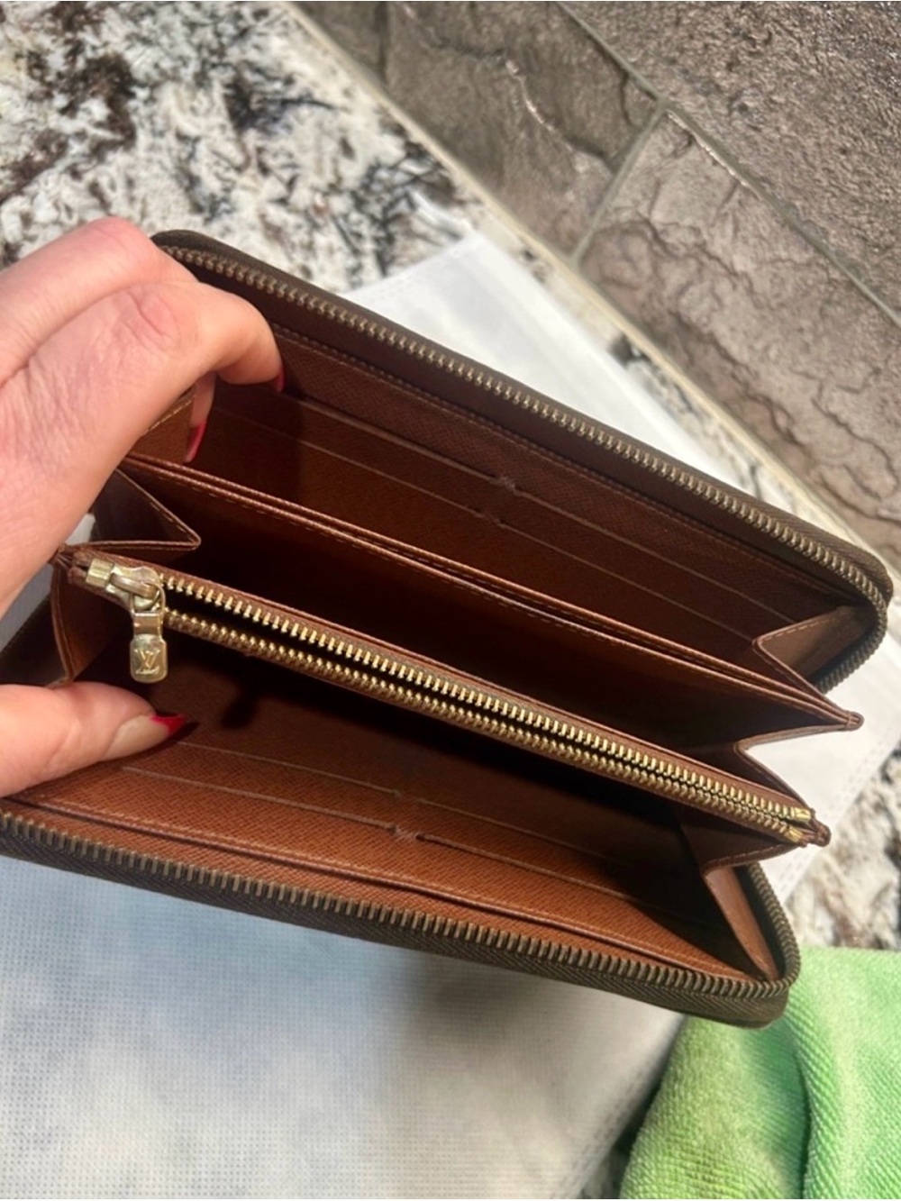 Louis Vuitton Monogram Zippy Wallet - Classic Brown Canvas - GUC - Picture 9 of 15